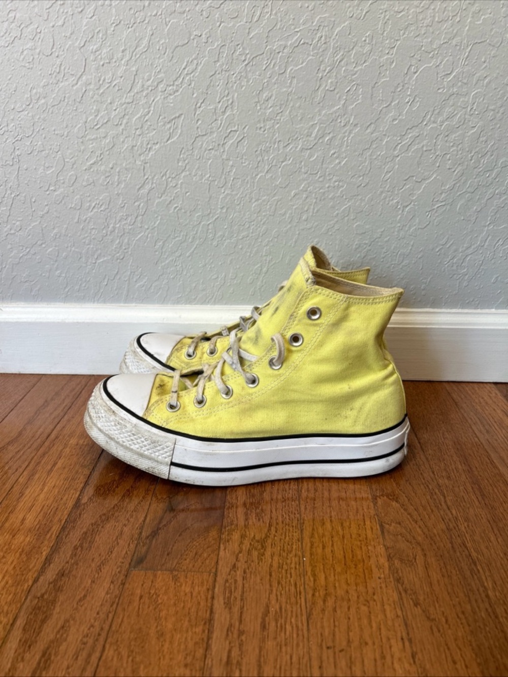 Converse Chuck Taylor High Top Sneakers Platform Shoes Women’s Size 8 Yellow